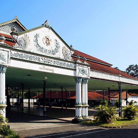 Wijaya Imperial Hotel Baturetno Extérieur photo