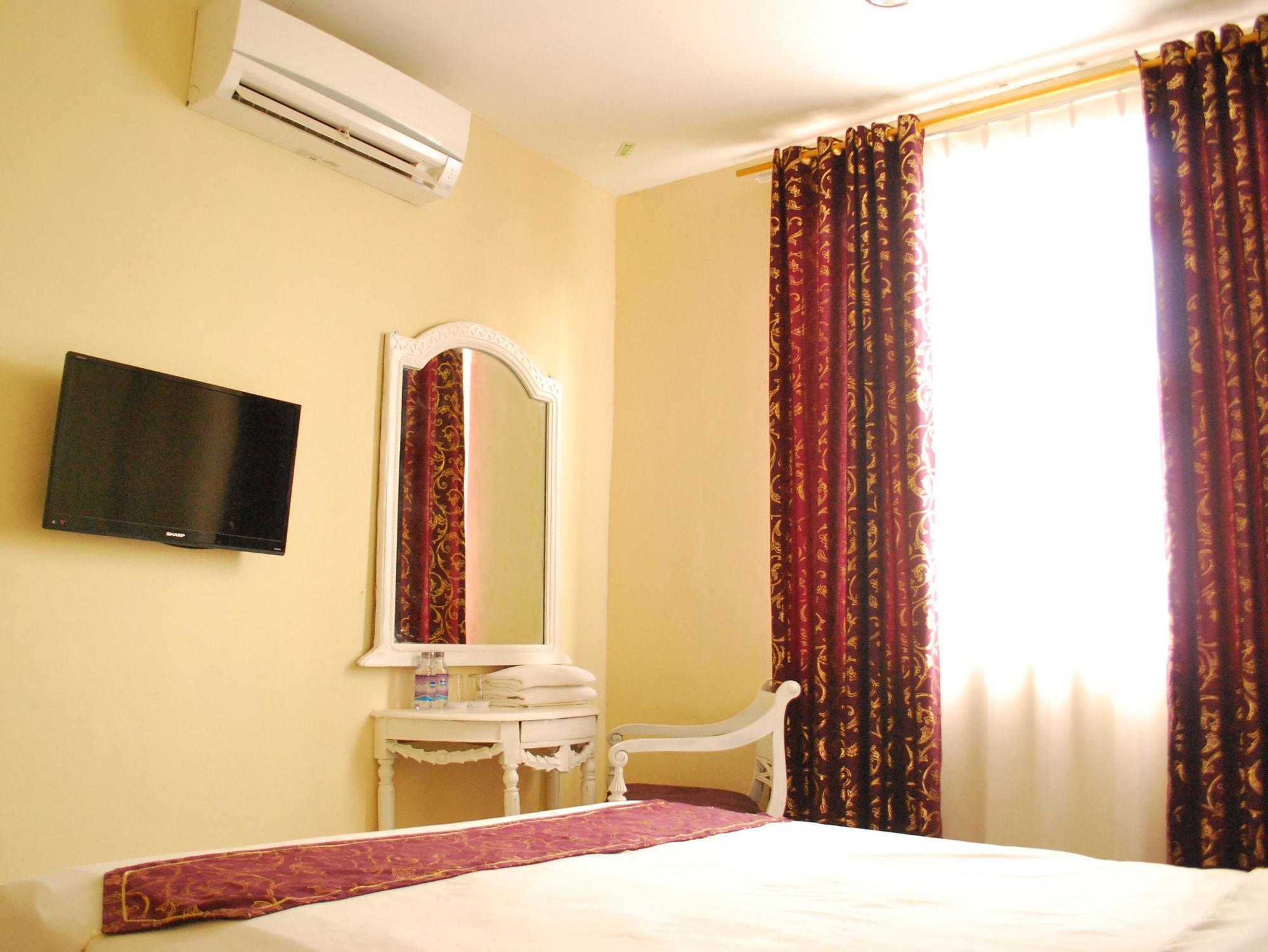 Wijaya Imperial Hotel Baturetno Extérieur photo