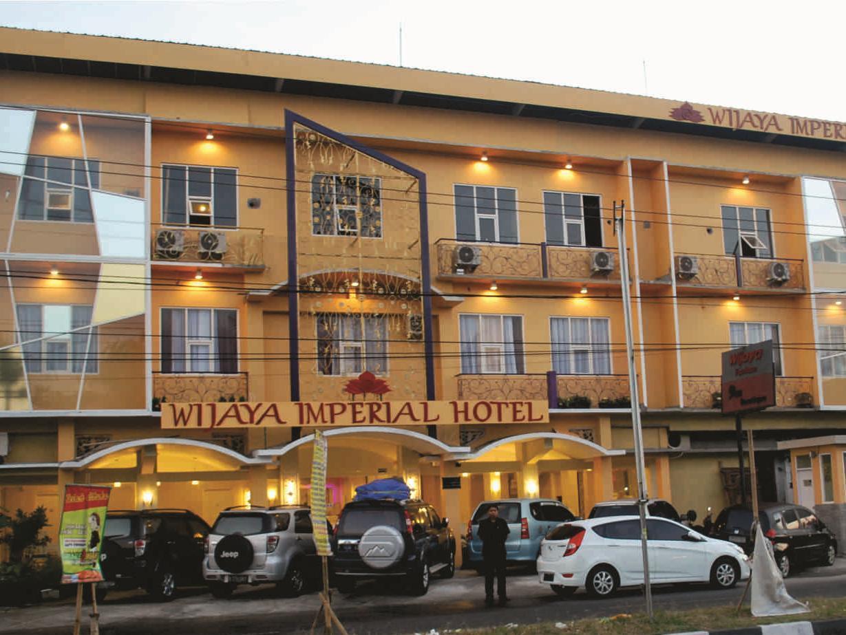 Wijaya Imperial Hotel Baturetno Extérieur photo