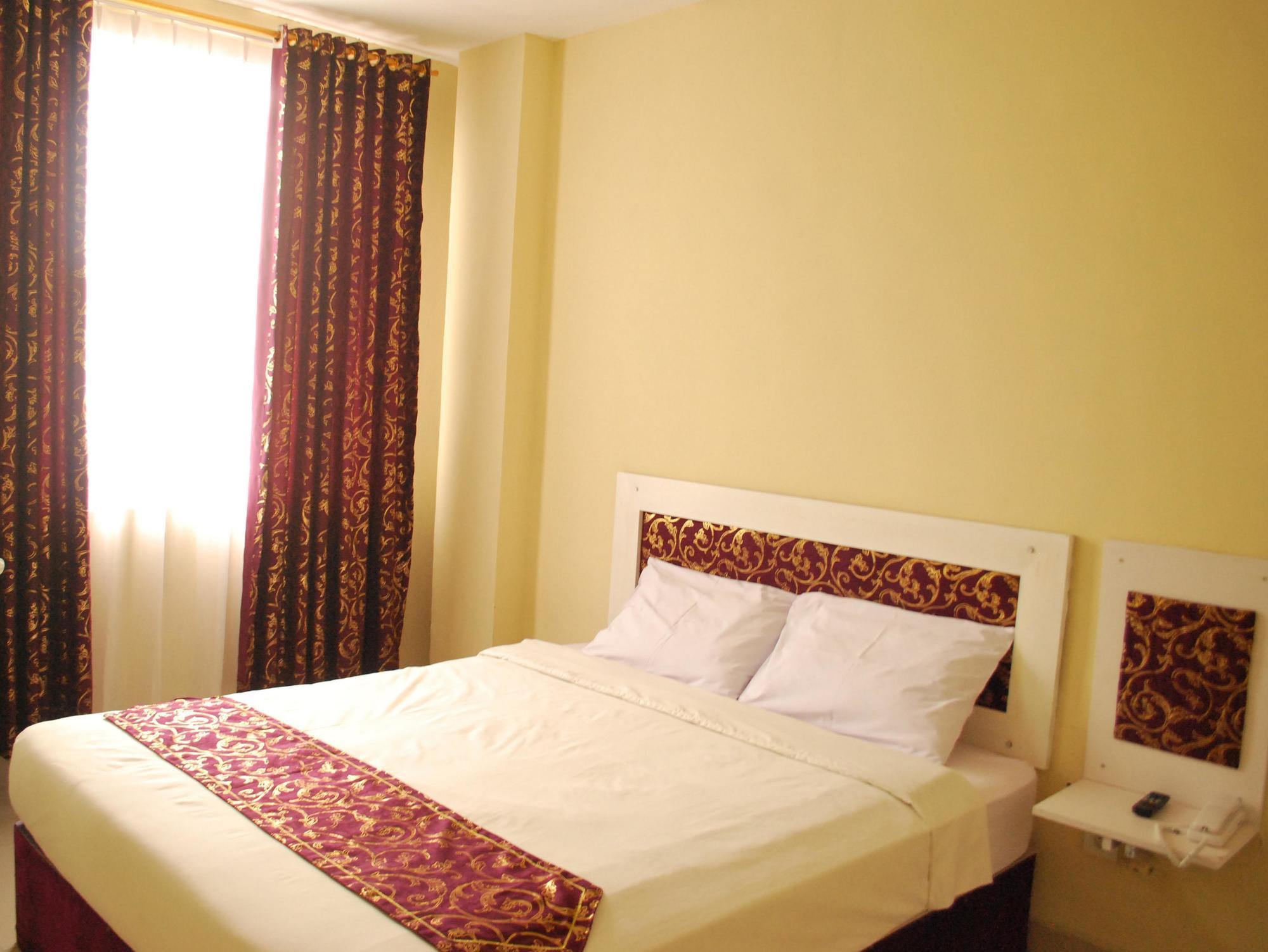 Wijaya Imperial Hotel Baturetno Extérieur photo