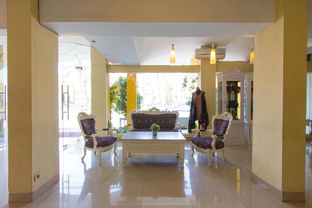 Wijaya Imperial Hotel Baturetno Extérieur photo