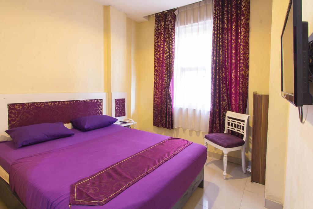 Wijaya Imperial Hotel Baturetno Extérieur photo