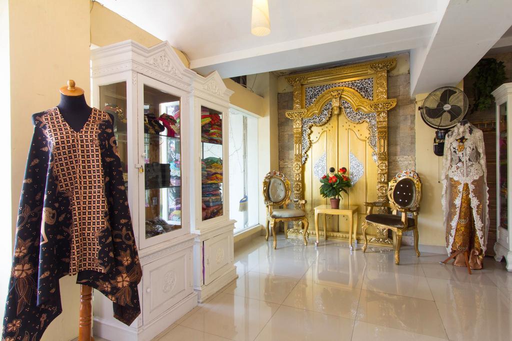 Wijaya Imperial Hotel Baturetno Extérieur photo