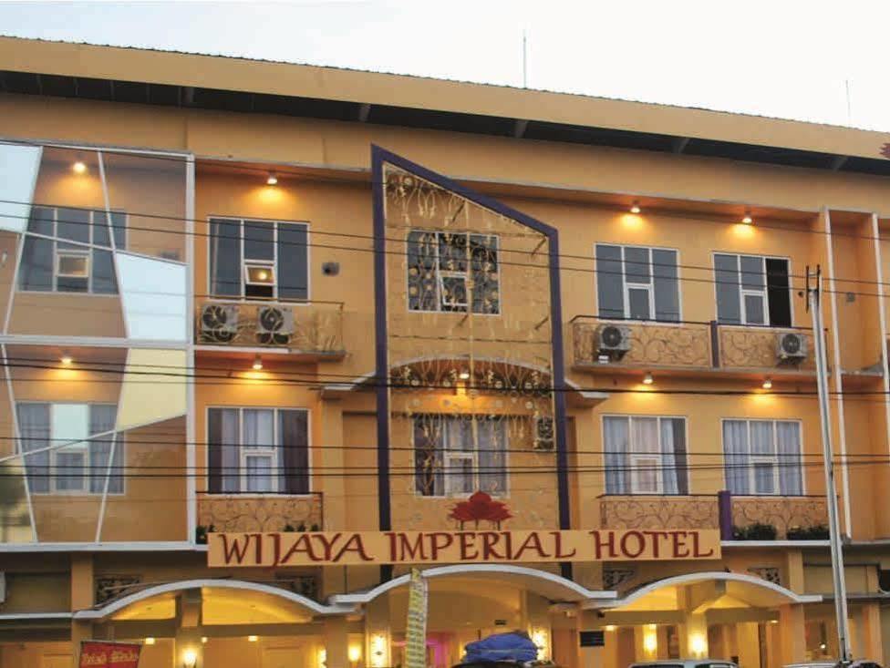 Wijaya Imperial Hotel Baturetno Extérieur photo